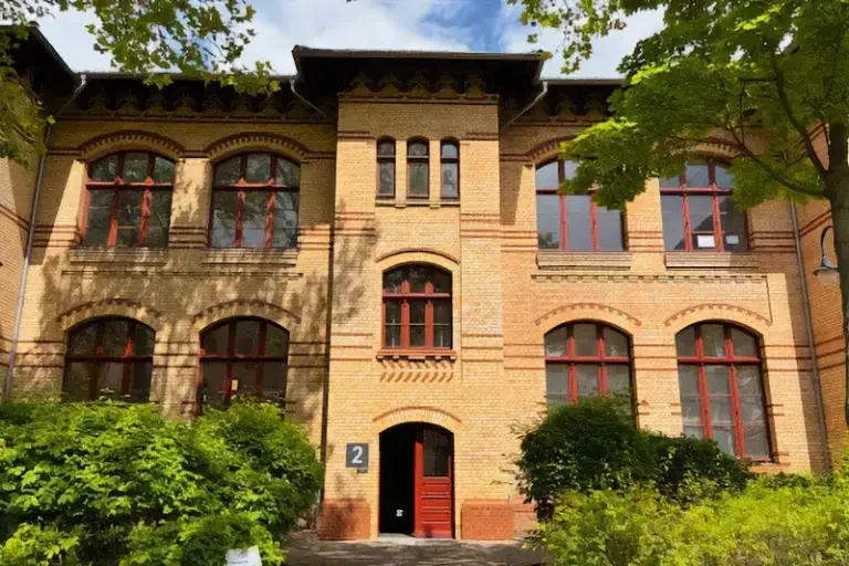 Unter den Platanen – Paul-Riebeck-Stiftung Halle (Saale)